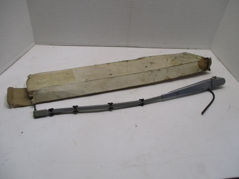 Right windshield wiper arm